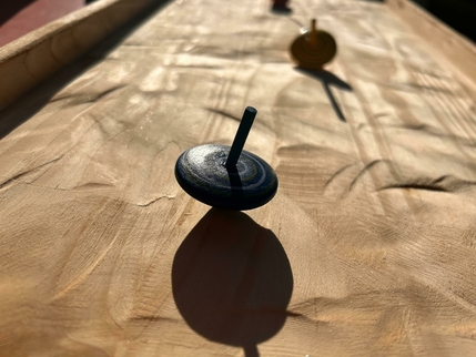 location jeux en bois toupies